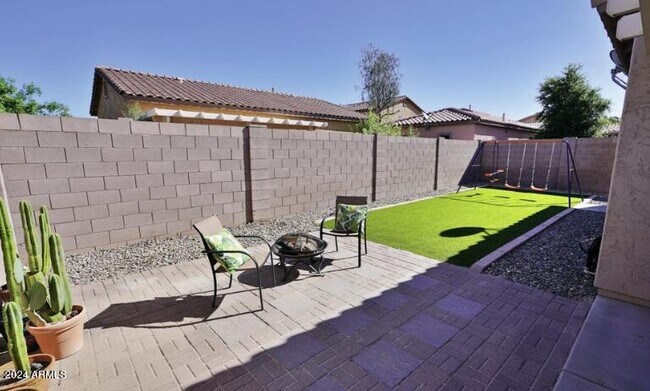 Building Photo - 2640 E La Costa Dr