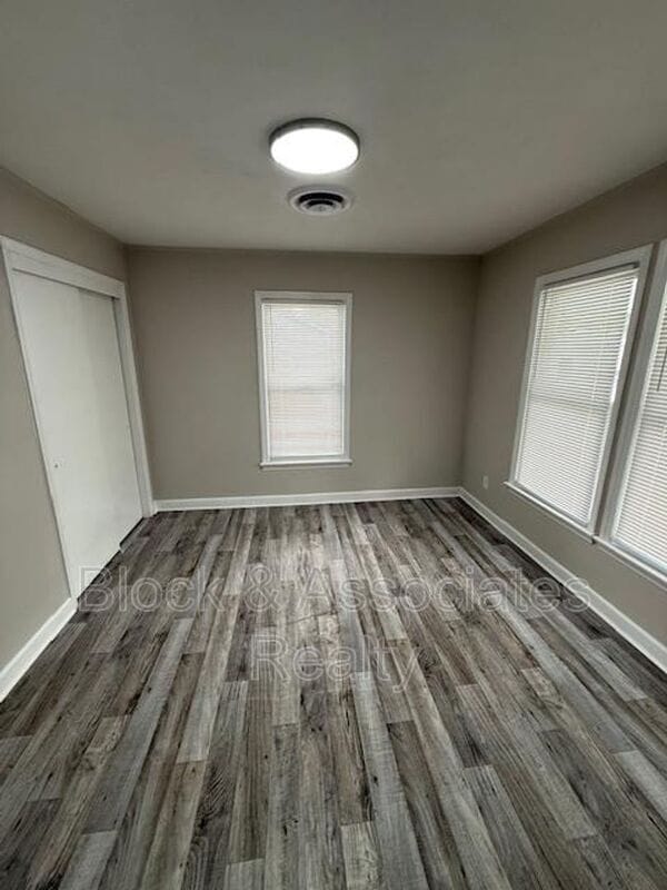 Building Photo - 325 Rich Ave