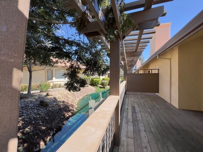 Building Photo - 64 Fountain Grove Cir