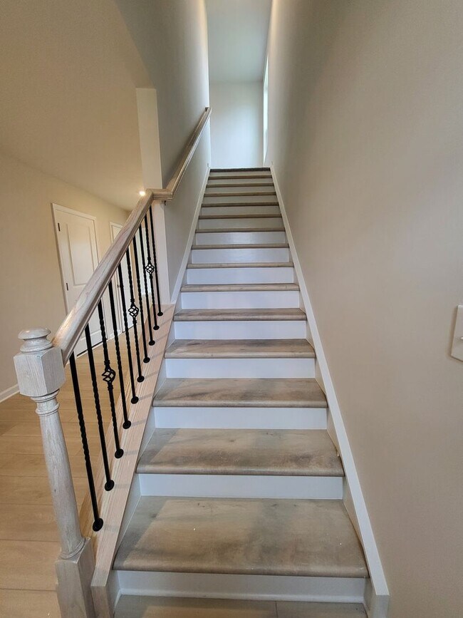 Building Photo - Stunning 5BR/3BA Home located in Statesville