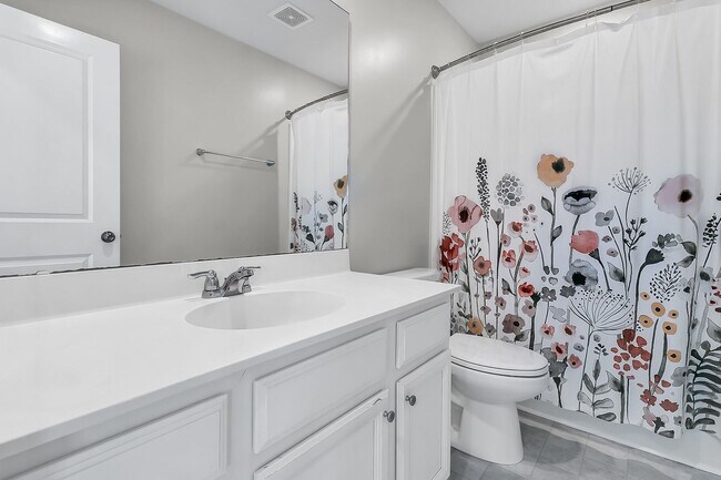 Building Photo - Meticulous 3 Bedroom Home in Lindera Prese...
