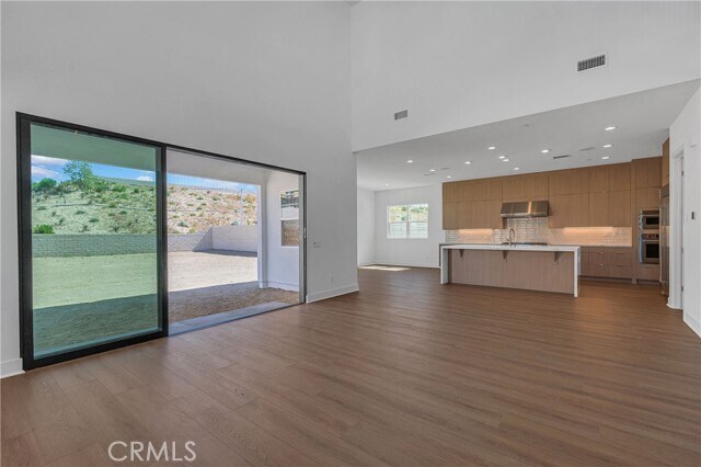 Building Photo - 27510 Elderberry Dr
