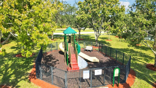 Building Photo - 5017 SE Graham Dr