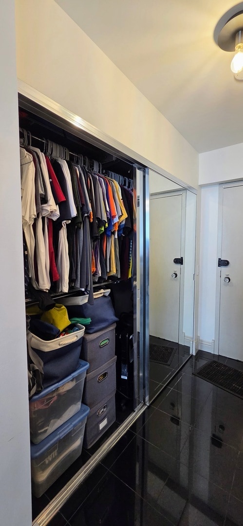 Building Photo - 5415 N Sheridan Rd