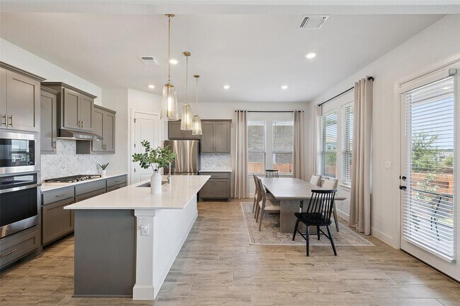 Building Photo - 6908 Empresa Dr