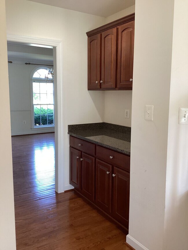 Building Photo - House in Country Club Estates