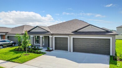 Building Photo - Beautiful 4 bedroom 2.5 bathroom Single Fa...