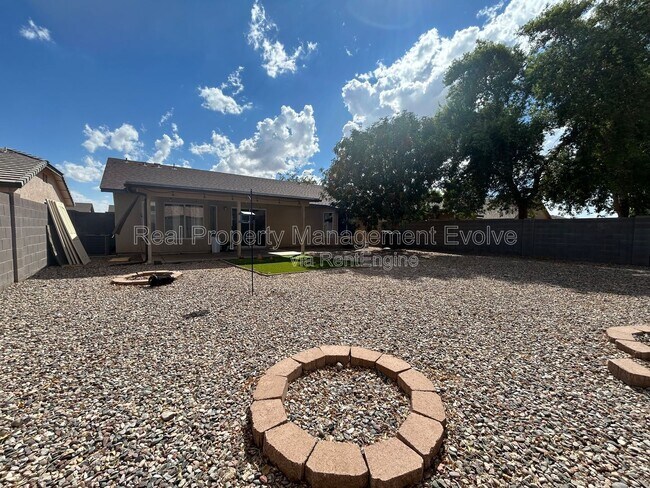 Building Photo - 4926 E Whitehall Dr