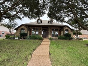 Building Photo - 518 Creekside Dr