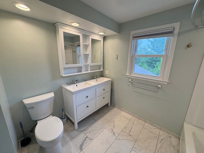 Building Photo - Adorable two story home