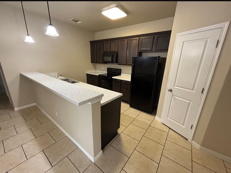 Building Photo - 4304 Ivory Ln