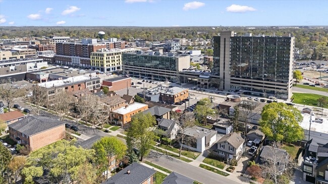 Building Photo - 709 Ann St