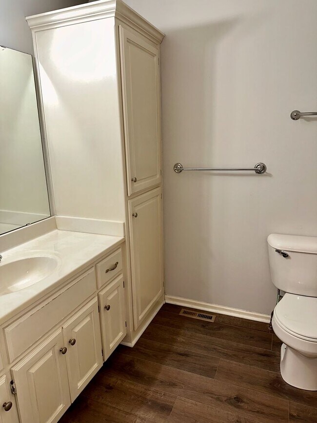 Building Photo - 3 Bed | 2.5 Bath | 2 Car Split Level Home in Belton