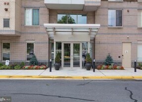 Building Photo - 2726 Gallows Rd