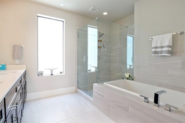 Building Photo - 2123 Arabelle St