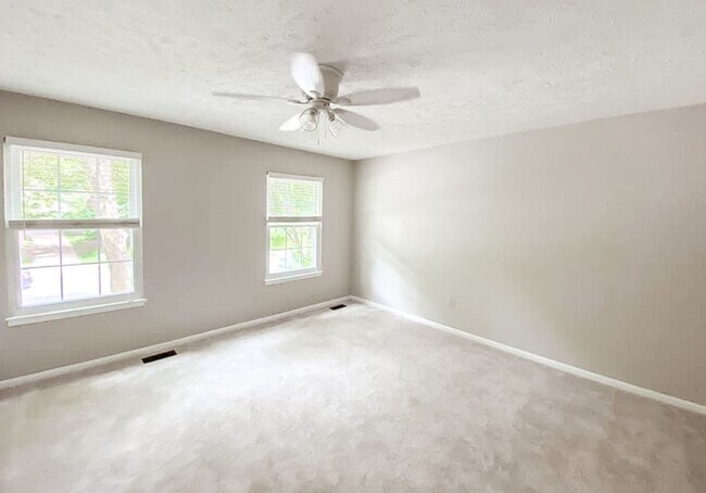 Building Photo - Fantastic 4 Bedroom 3.5 Bathroom Colonial ...