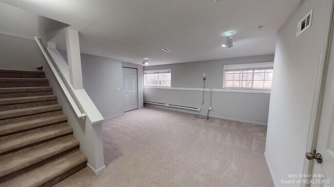 Building Photo - 2970 Barclay Wy