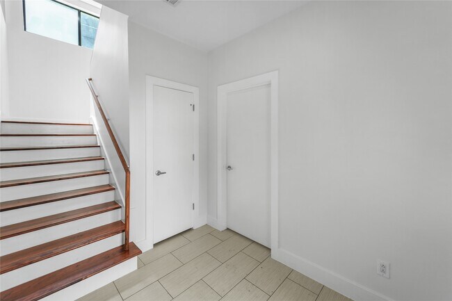 Building Photo - 2310 Webster St