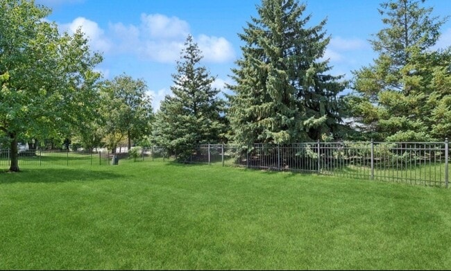 Building Photo - 841 Barclay Dr
