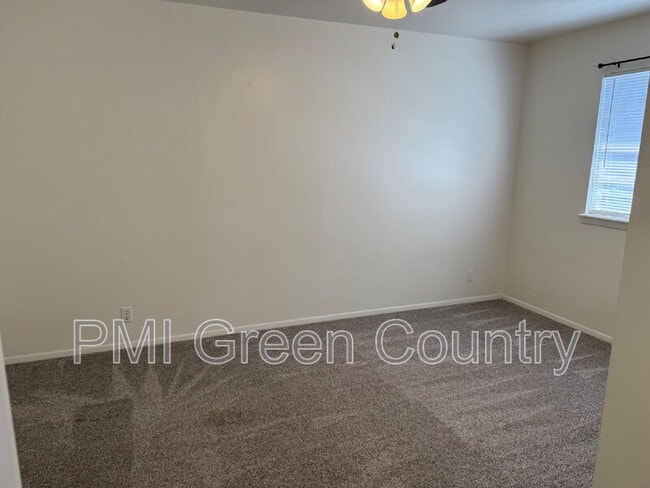 Building Photo - 4704 S Darlington Ave