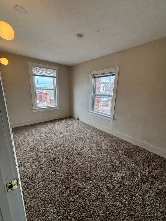 Building Photo - 205 Pewabic St