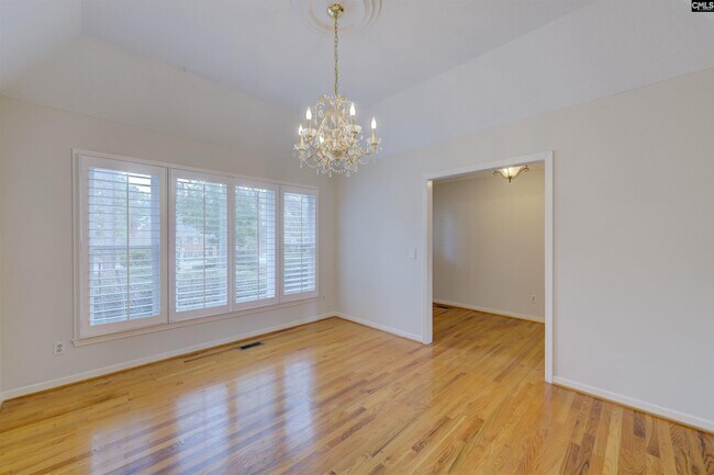 Building Photo - 112 Woodlands W