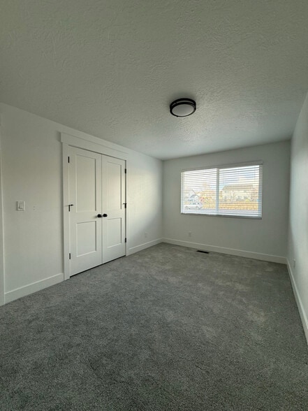 Building Photo - 1546 E 700 S