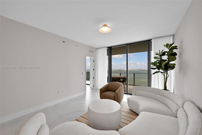 Building Photo - 700 NE 24th St