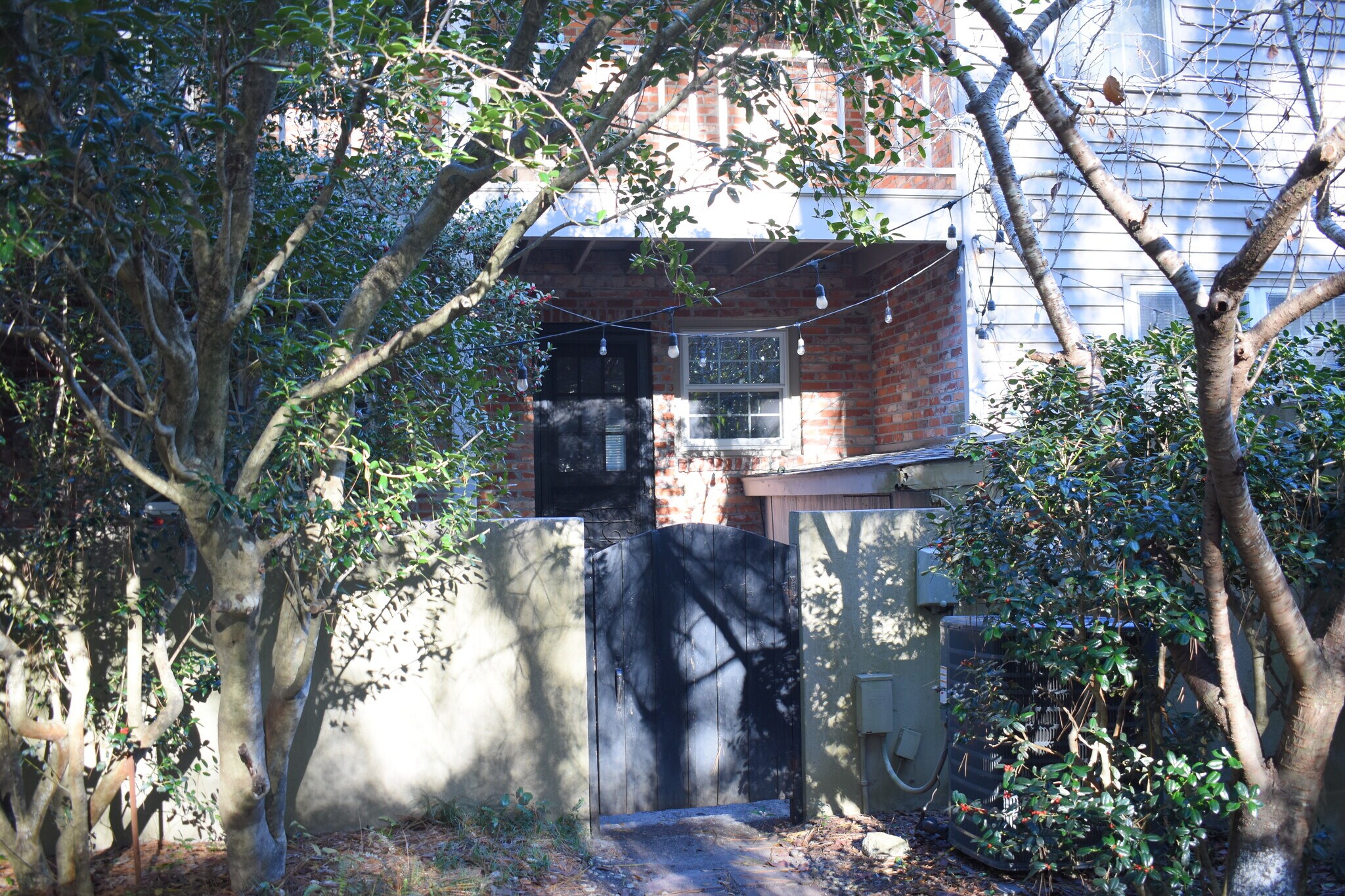 Building Photo - 2720 Oleander Dr