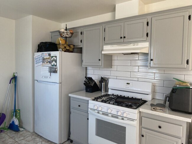 Building Photo - 203 W 67th St