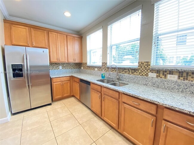 Building Photo - 770 Millbrae Ct