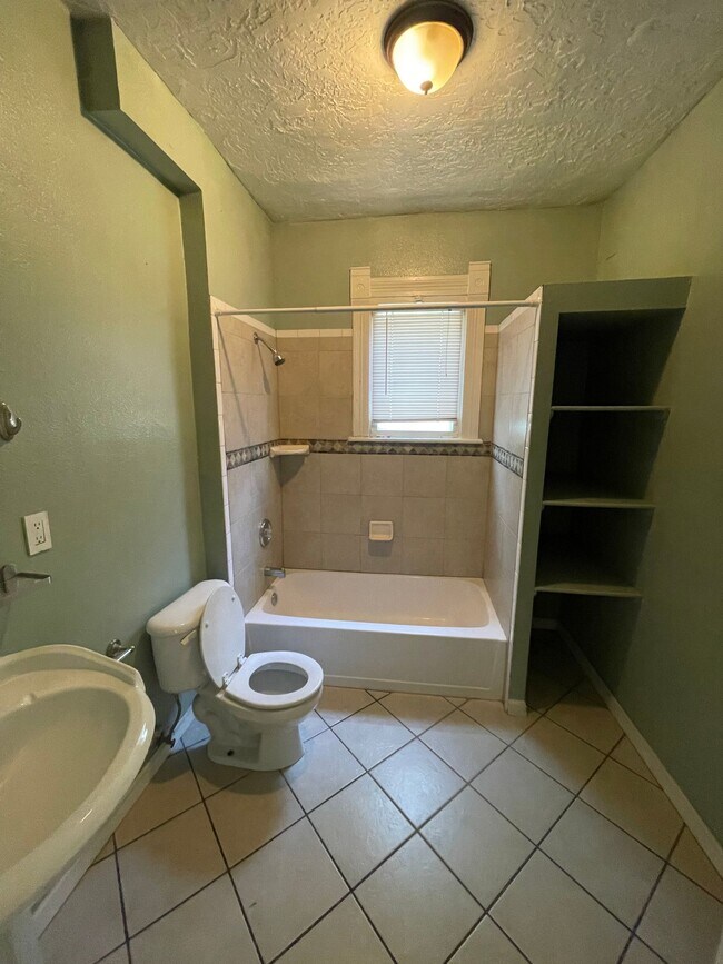 Building Photo - 1229 12th St