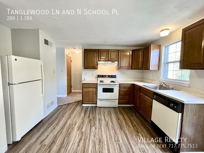 Building Photo - Spacious 2-BR Townhome in Dallastown Schoo...