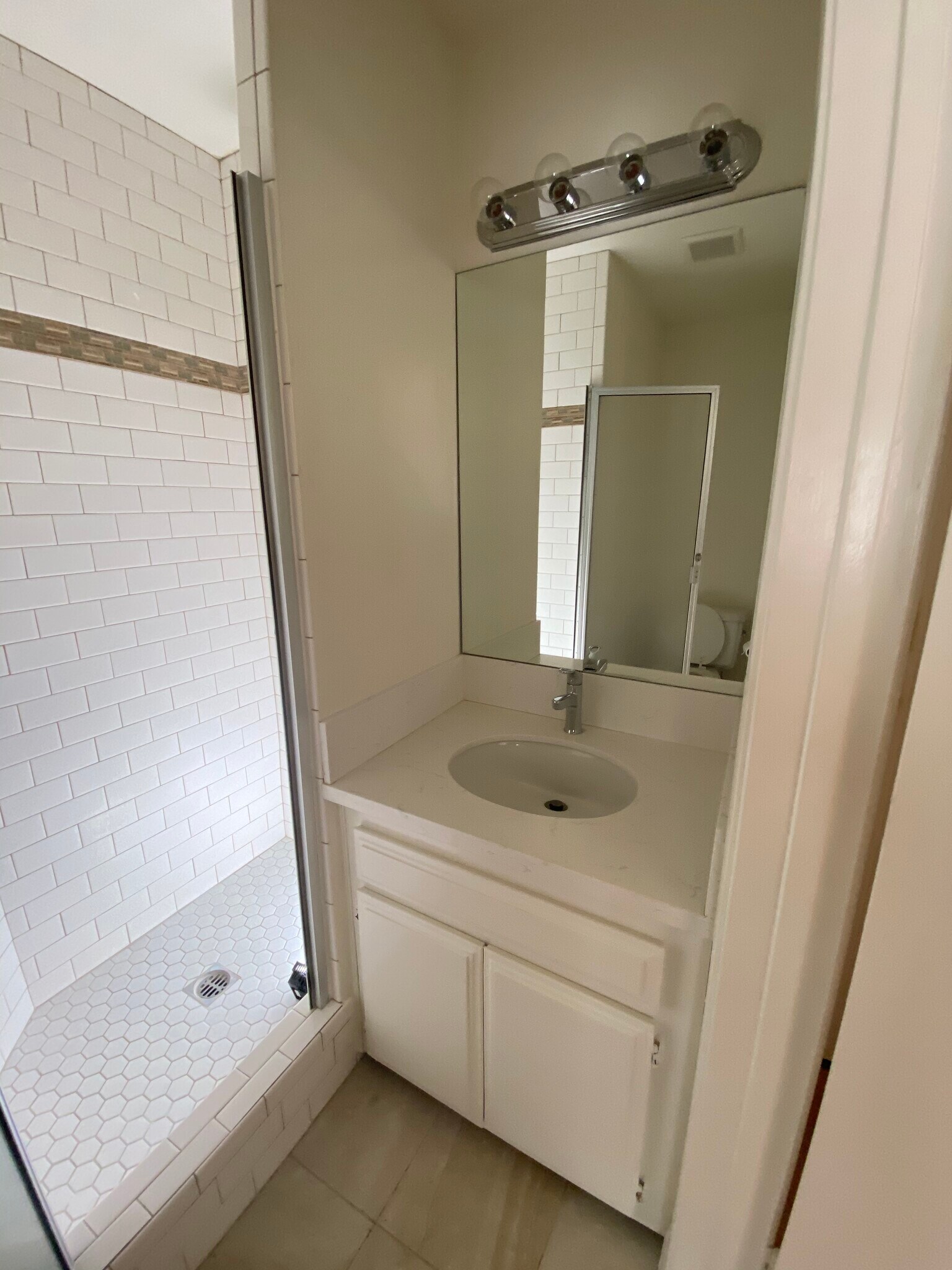 Building Photo - 6139 Fountain Ave