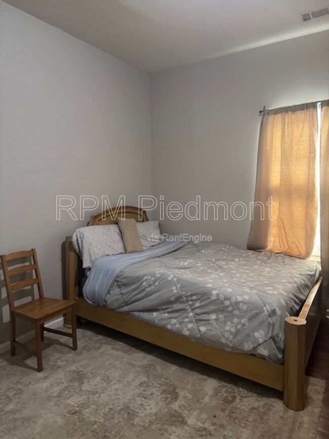 Building Photo - 807 Hall St NW