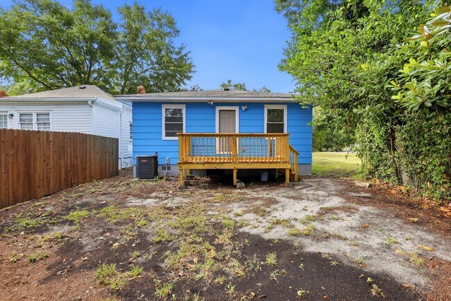Building Photo - Updated 3-Bedroom Home with Modern Comforts Near Downtown Wilmington