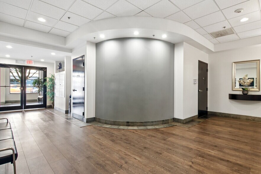 Building Photo - 106 S Ridgeland Ave