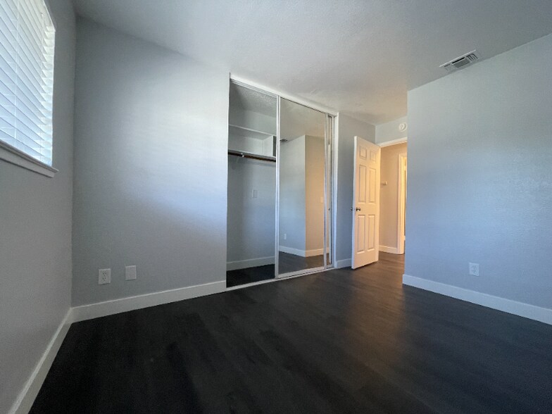 Building Photo - 8907 Amerigo Ave