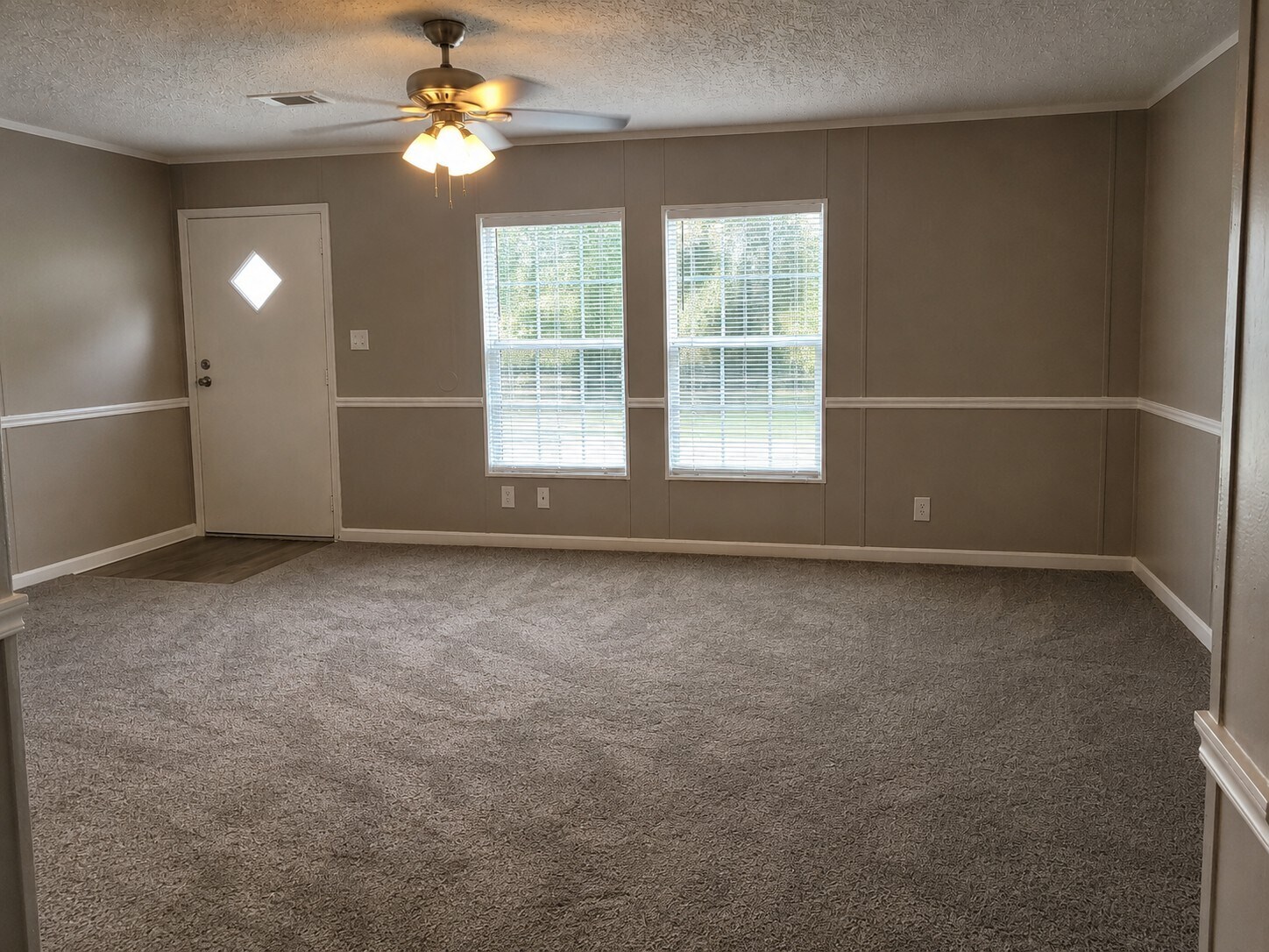 Building Photo - 2914 Vern Dr