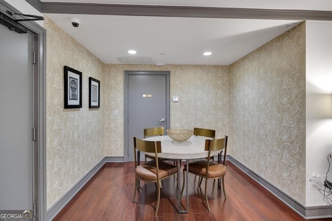 Building Photo - 1101 Juniper St NE