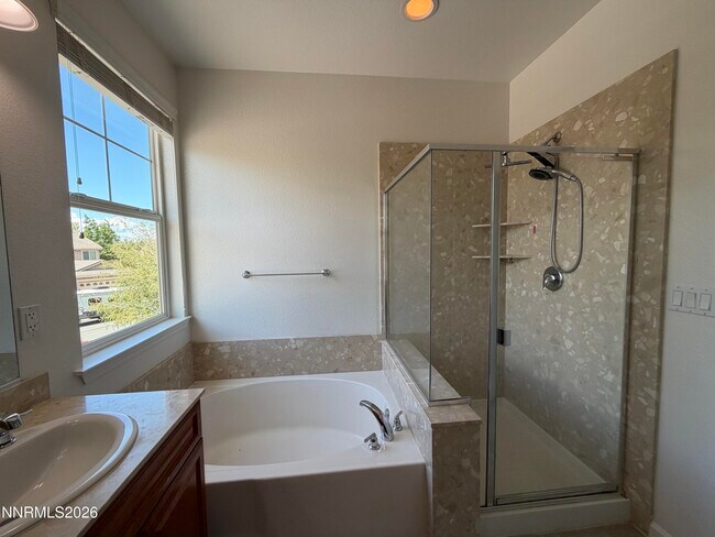 Building Photo - 10890 Oakhaven Dr