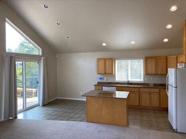 Building Photo - 148 Spruce Loop SW