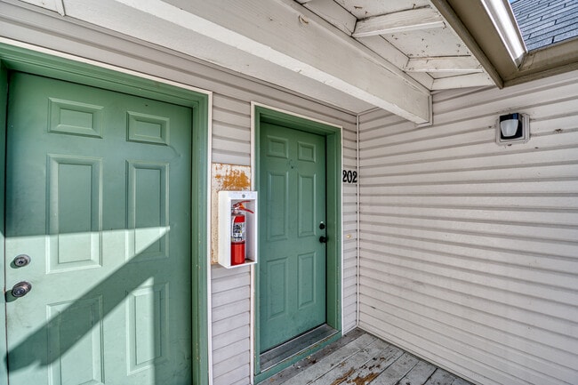 Building Photo - 1438 N Bluff Pl