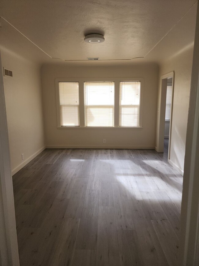 Building Photo - Country Home Between Empire and Waterford-  3 Bedroom 1 Bathroom With Central Heat And Air