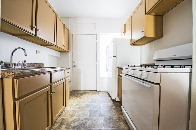 Building Photo - 8208-8210 S Drexel