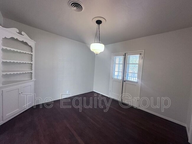 Building Photo - 1610 W College Ave