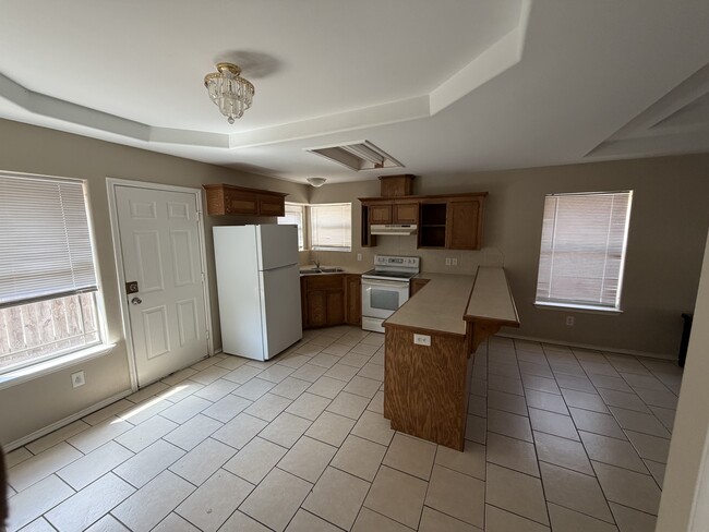 Building Photo - 302 W Amy Dr