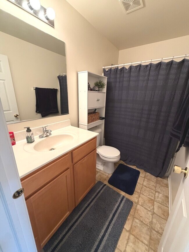 Building Photo - 2554 Evergreen Cir