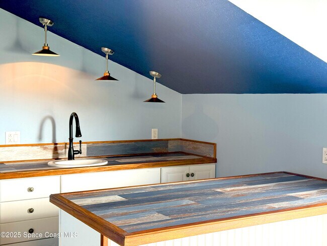 Building Photo - 973 N Harbor City Blvd