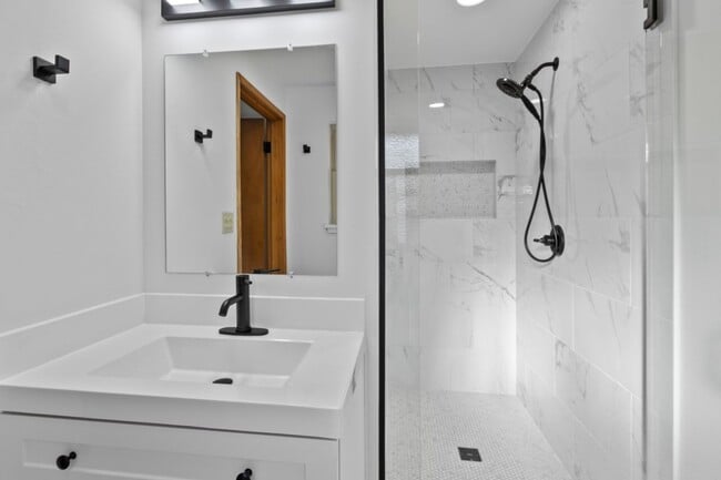 Building Photo - 4Bd/1.75Ba Seattle House